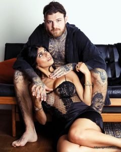 মিয়া খলিফা এবং তার স্বামী রবার্ট স্যান্ডবার্গ; 米娅哈利法和她的丈夫罗伯特桑德伯格 ; Mia Khalifa and her husband Robert Sandberg; ميا خليفة وزوجها روبرت ساندبرج ; मिया खलीफा और उनके पति रॉबर्ट सैंडबर्ग; میا خلیفہ اور ان کے شوہر رابرٹ سینڈبرگ