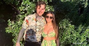 মিয়া খলিফা এবং তার স্বামী রবার্ট স্যান্ডবার্গ; 米娅哈利法和她的丈夫罗伯特桑德伯格 ; Mia Khalifa and her husband Robert Sandberg; ميا خليفة وزوجها روبرت ساندبرج ; मिया खलीफा और उनके पति रॉबर्ट सैंडबर्ग; میا خلیفہ اور ان کے شوہر رابرٹ سینڈبرگ