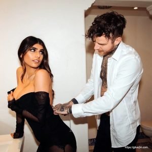 মিয়া খলিফা এবং তার স্বামী রবার্ট স্যান্ডবার্গ; 米娅哈利法和她的丈夫罗伯特桑德伯格 ; Mia Khalifa and her husband Robert Sandberg; ميا خليفة وزوجها روبرت ساندبرج ; मिया खलीफा और उनके पति रॉबर्ट सैंडबर्ग; میا خلیفہ اور ان کے شوہر رابرٹ سینڈبرگ