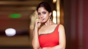 অভিনেত্রী তৃণাকে নগ্ন ছবি প্রকাশের হুমকি