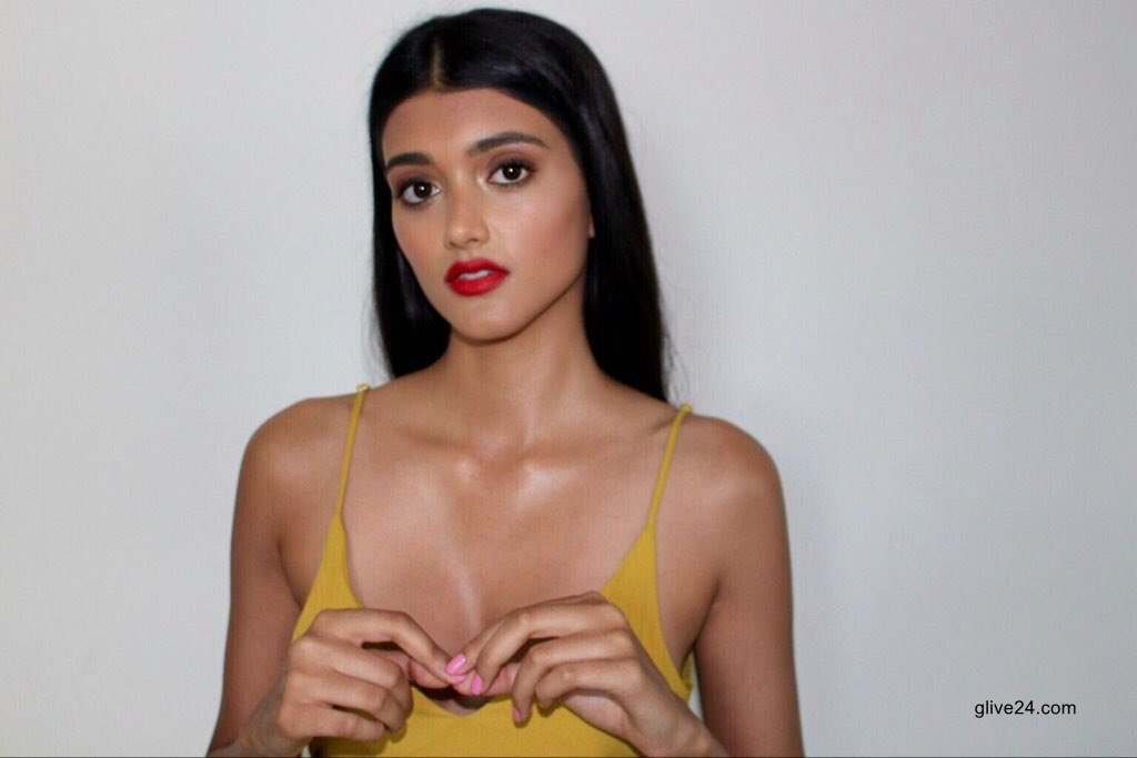 ভারতীয় সুন্দরীর প্রেমে মগ্ন ডি ক্যাপ্রিও!