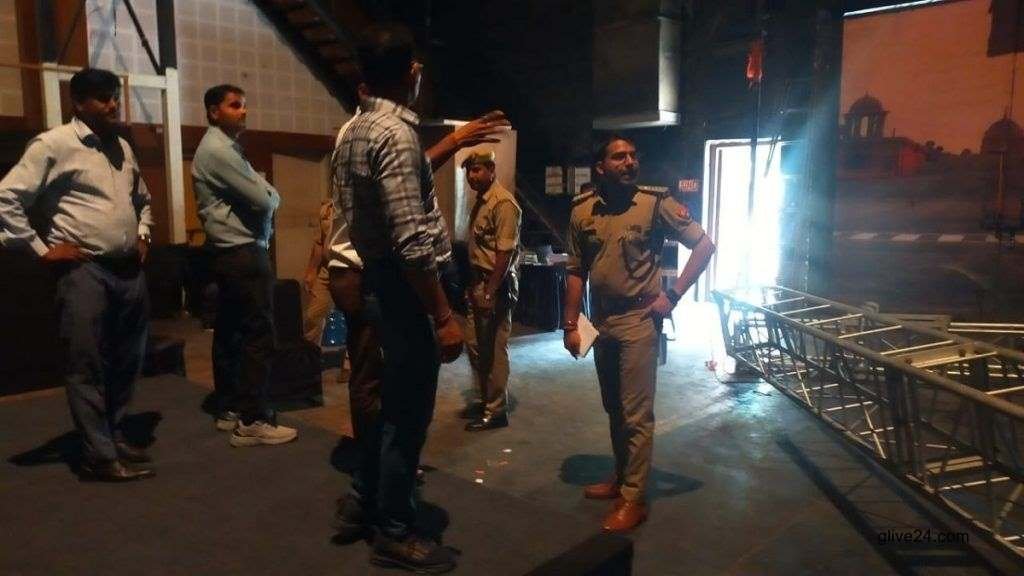 ফ্যাশন শো চলাকালীন নারী মডেলের মৃত্যু