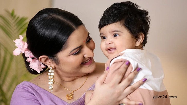 অসুস্থ ছেলেকে নিয়ে হাসপাতালে পরীমণি