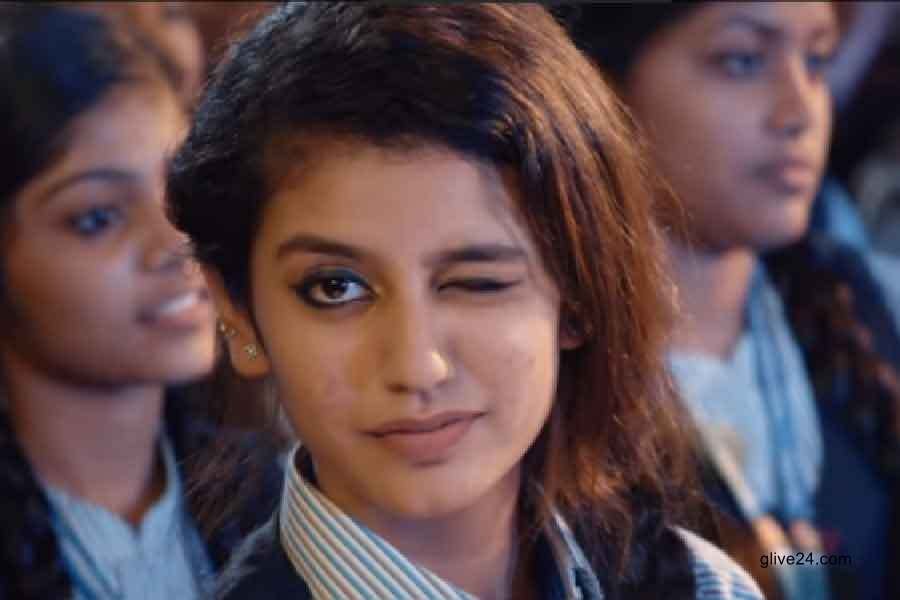 স্বল্প পোশাকে ছবি পোস্ট করে আবারও আলোচনায় প্রিয়া