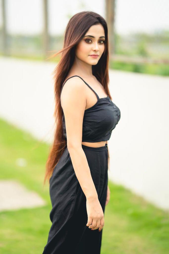 বাংলাদেশের সিনেমায় কাজ করতে চান কলকাতার এনশী