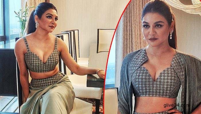 জয়ার চরিত্র নিয়ে রহস্য