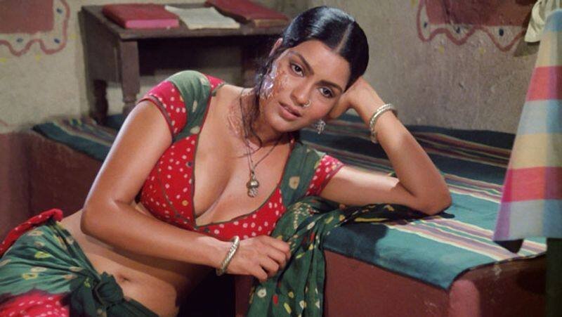 বর্ষীয়ান অভিনেত্রী জিনাত আমান অসুস্থ