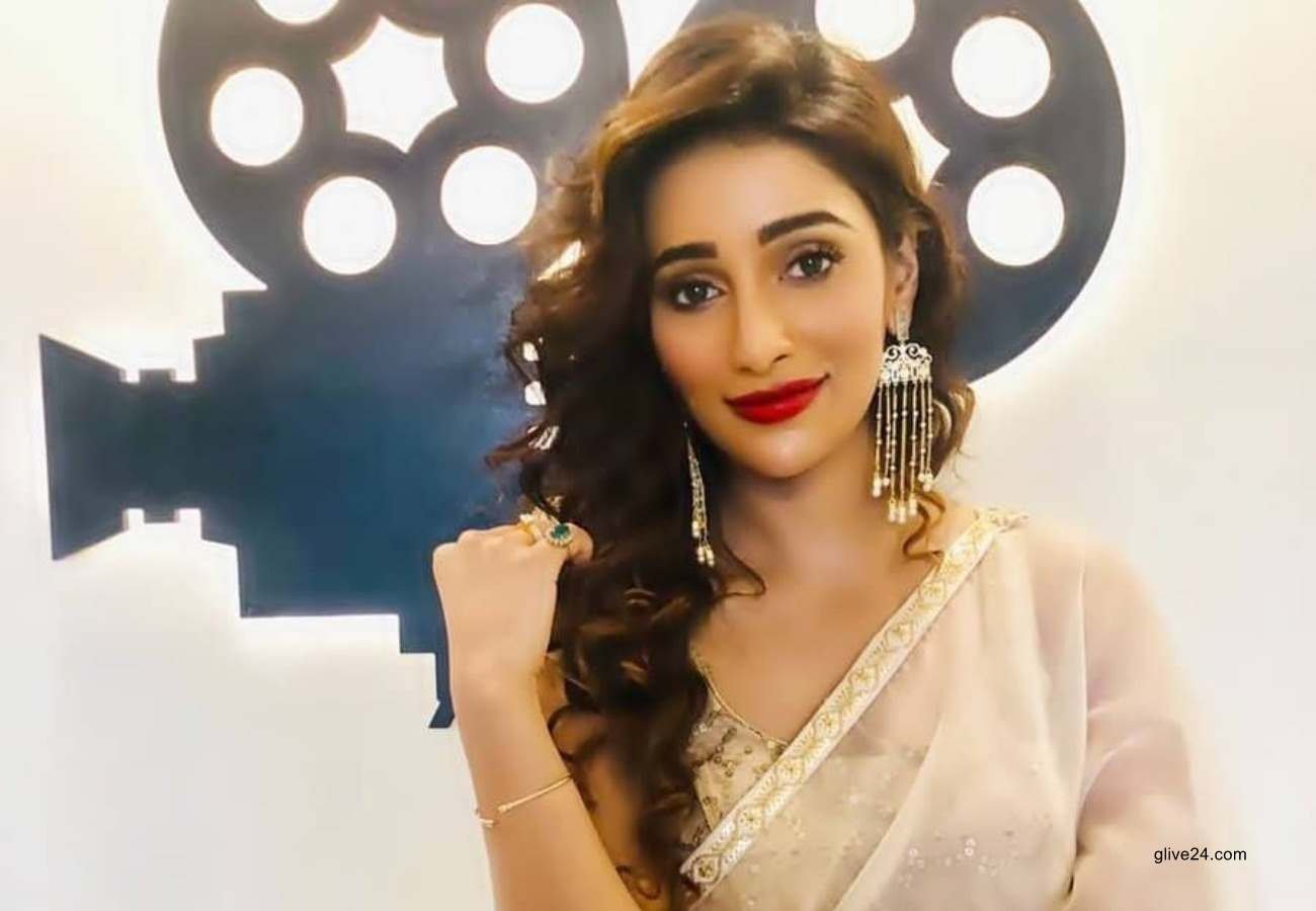 ‘অনাকাঙ্ক্ষিত স্পর্শ’ করায় চলে যাওয়া নিয়ে নতুন তথ্য জানালেন সায়ন্তিকা