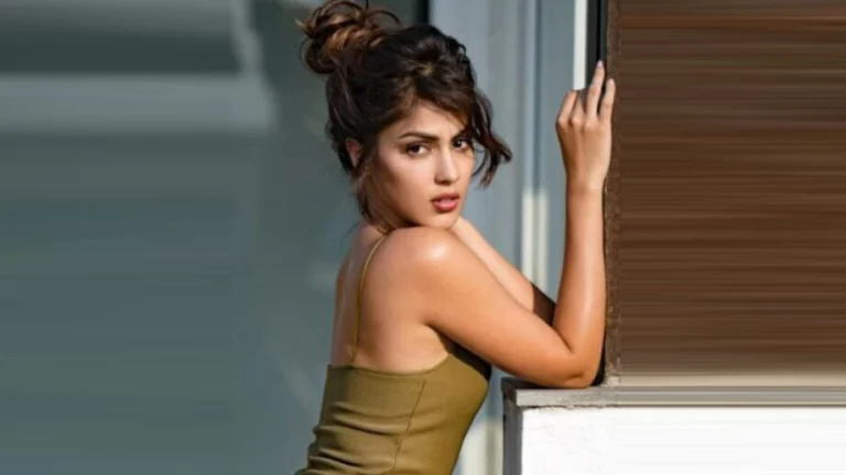 সুশান্তকে ভুলে নতুন সম্পর্কে রিয়া!