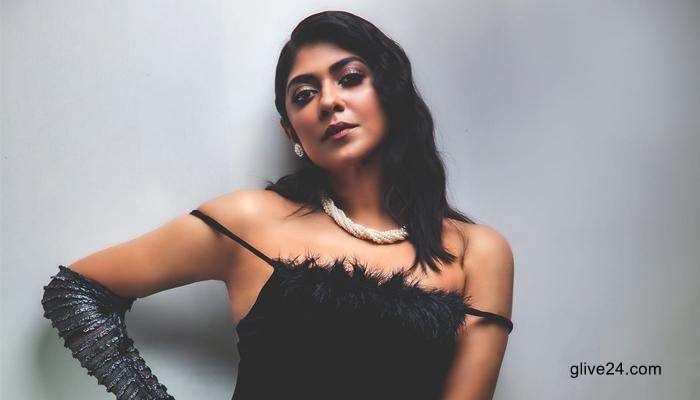 ১৯০২৪ ফুট উঁচুতে ফ্যাশন শো, বিশ্বরেকর্ডে বাংলাদেশি তোরসা